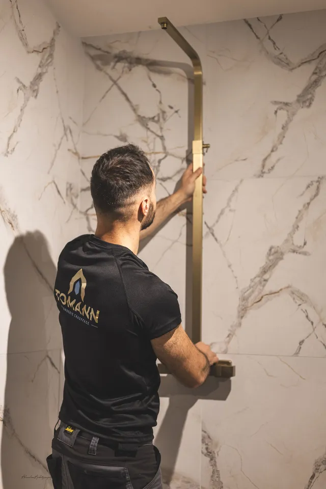 Installation douche robinetterie dorée — TOMANN